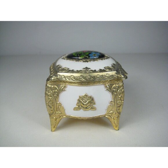 Vintage White Gold Plastic Metal Music Trinket Box Floral Design Lid Japan - Picture 2 of 12